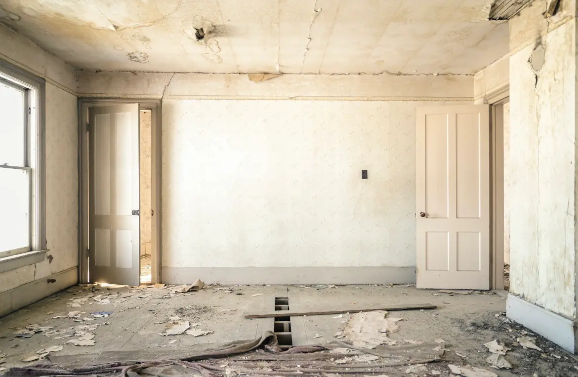 Waste disposal crew managing a cleanout project in Perth